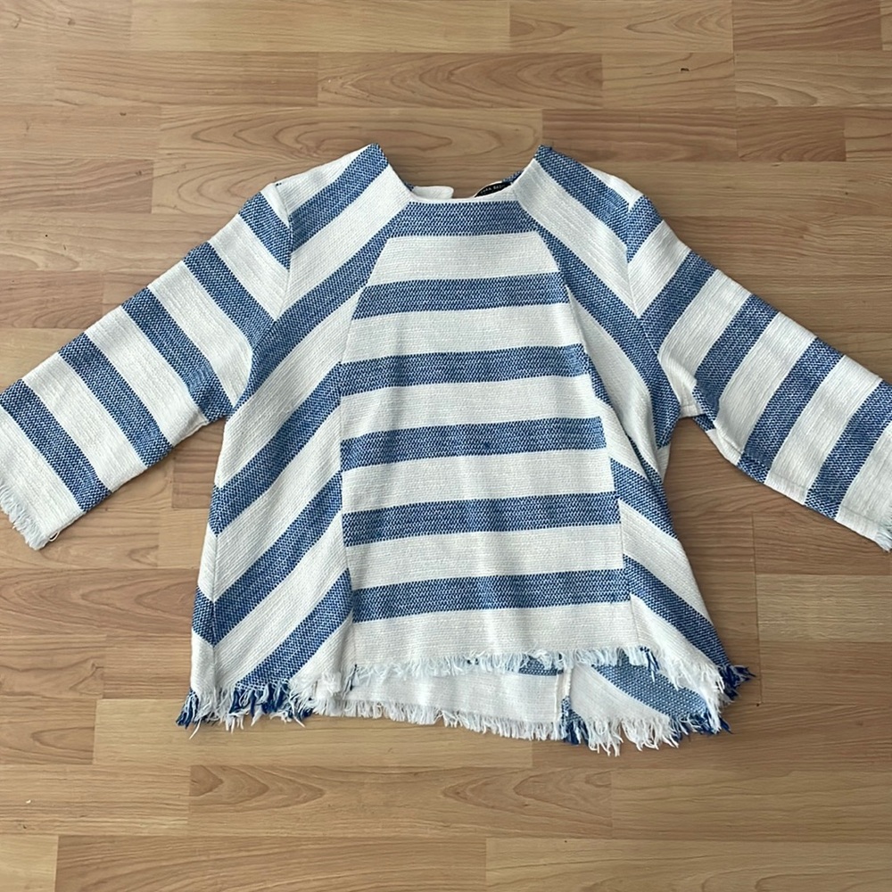 Zara blouse with cute button closure detail at the back, fringed hem